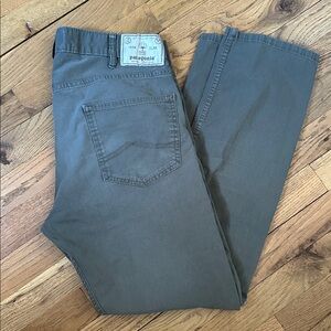 Patagonia 32x30 Men’s Pants Khaki Chino Straight Leg Worn Wear Iron Clad Logo